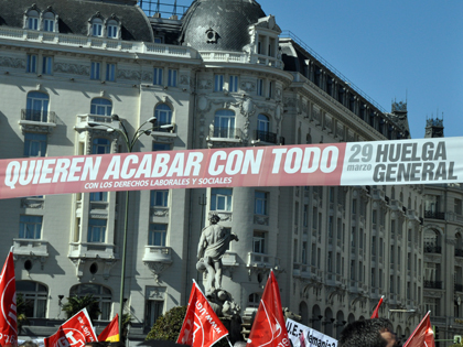 Foto de Pancarta contra los recortes, huelga general