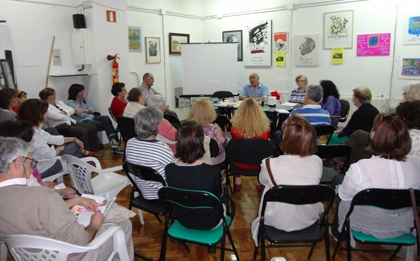 Foto de asistentes a la conferencia de Juan José Tamayo