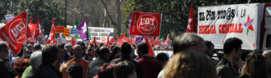 Foto de gente con pancartas manifestándose el 11 de marzo en Madrid