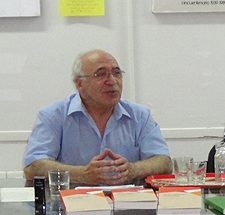 Foto de Juan José Tamayo durante la conferencia